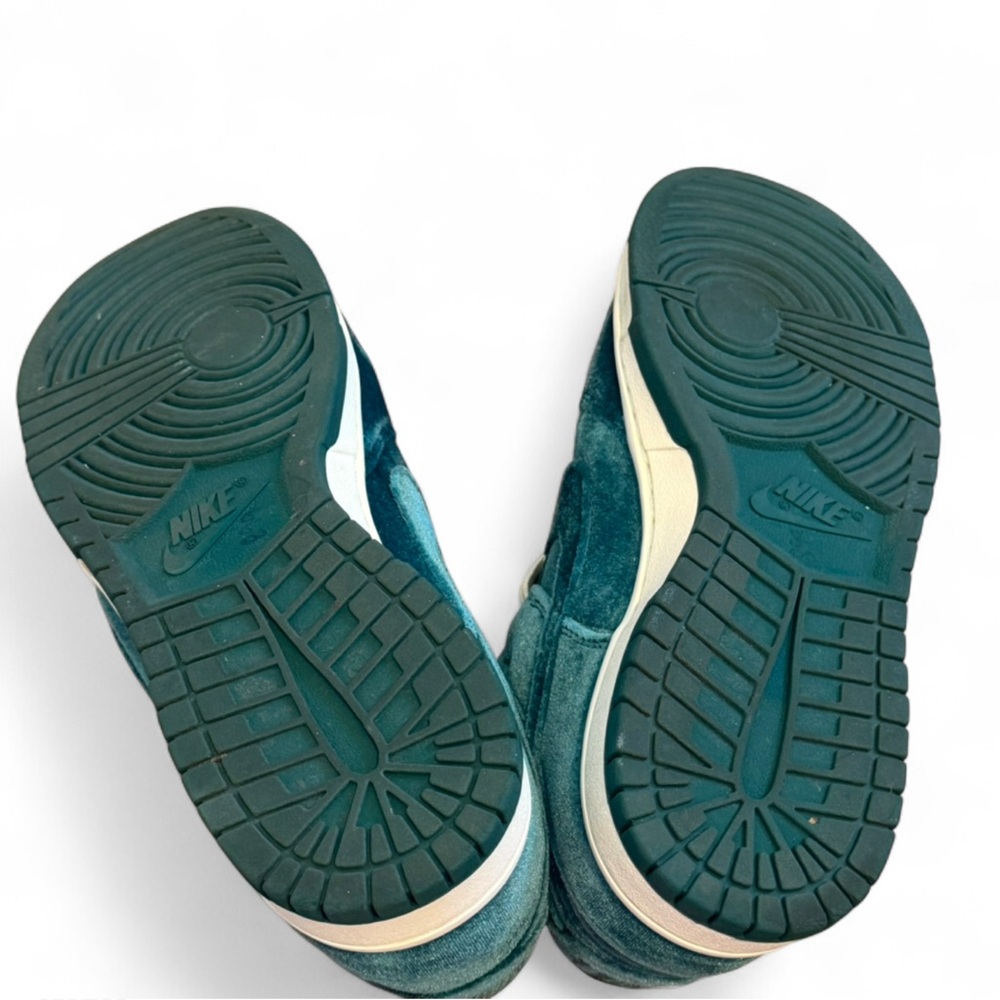 Nike Dunk Low Velvet Sneakers Teal Dark Atomic Women’s 10.5 EXCELLENT - Picture 8 of 9